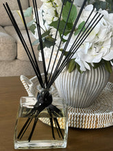 Load image into Gallery viewer, Luxury 700ml Diffuser Refills